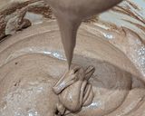 Foto langkah ke 4 dari resep Brownies Kukus Lapis Meses.