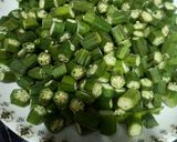 A picture of step 1 of Soak fry aaloo bhindi.