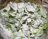 Foto langkah ke 2 dari resep Bayam Krispi AKA Crispy Spinach ala Yoshinoya.