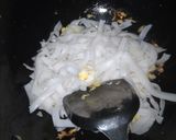 Foto langkah ke 2 dari resep Kwetiau Goreng Simple & Praktis.