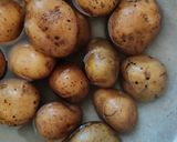 A picture of step 1 of Aloo Achari.