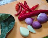 Foto langkah ke 1 dari resep Tumis Bakso Kacang Panjang.