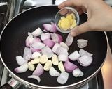 A picture of step 1 of Green Curry/Gravy Paste.