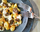 Foto del paso 6 de la receta: Patatas bravas con mayonesa picante y allioli de ajo negro
