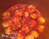 Foto del paso 4 de la receta: Albóndigas de merluza con tomate