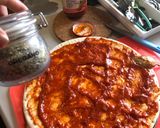 A picture of step 4 of Tuna pizza.