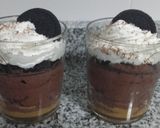 Foto del paso 5 de la receta: Postre fácil con dulce de leche, crema, mousse y oreos😉