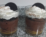 Foto del paso 5 de la receta: Postre fácil con dulce de leche, crema, mousse y oreos😉