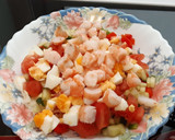 Foto del paso 3 de la receta: Ensalada con huevo y langostinos