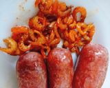 Hình bước làm 2 của món Xôi cuộn lạp xưởng chà bông