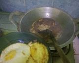 Foto langkah ke 3 dari resep Telur Ceplok Kuah Hitam.