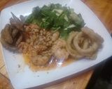 Foto del paso 9 de la receta: Langostinos al ajillo, apio, perejil y manzana, rabas y cornalitos