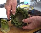 Foto del paso 2 de la receta: Alcachofas rellenas con salpicón de locos