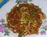 Foto langkah ke 4 dari resep Mie Sagu Goreng Pedas Manis.