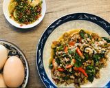 รูปขั้นตอนการทำที่ 3 ของ ผัดกระเพราหมูสับ แหนมสด อร่อยวันหยุดเมนูทำง่ายๆ 😊🐽