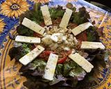 Une image de l'étape 12 de Salade aux tomates, feta, oignon italien et pistaches.