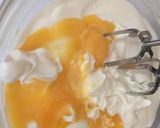 A picture of step 3 of Japanese sponge cake.