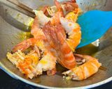 Hình bước làm 3 của món Tôm Kho Cà Ri