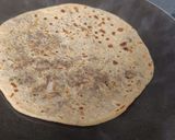 A picture of step 4 of Flax Seed Stuffed Paratha.