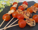 Foto del paso 5 de la receta: Mini brochetas de tomates cherry y gambas marinadas
