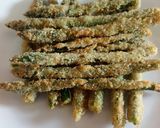 A picture of step 3 of Deep fried asparagus.