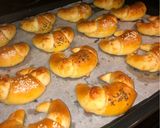 Füstölt sajtos, magvas mini kiflik recept fázis 11 fotója