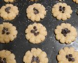 Foto del passaggio 2 della ricetta Dolcetti a base di frolla con farina di mandorle e cannella