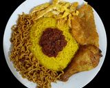 Foto langkah ke 4 dari resep Nasi kuning bumbu instan.