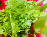 Hình bước làm 2 của món Cơm ngò rí nước cốt dừa & Cá hồi áp chảo da giòn