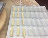 Foto langkah ke 5 dari resep Kue Lebaran: Kue Lidah Kucing.
