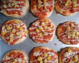 Foto langkah ke 8 dari resep Mini Pizza.
