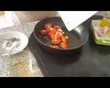 Foto del paso 4 de la receta: Filete de Merluza en Salsa de Tomate, Ajo y Albahaca