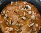 Foto del paso 4 de la receta Merluza en salsa verde con almejas y gambas