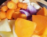 صورة لخطوة 2 من وصفة حساء العدس الأحمر🧡و اليقطين🎃