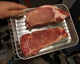 รูปขั้นตอนการทำที่ 2 ของ สเต็กหมูหมักเข้มข้น (Dry Brine Steak)
