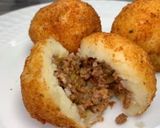 A picture of step 6 of Beef potato balls.