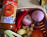 A picture of step 2 of Singapore Chilli Crab.