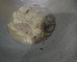 Foto langkah ke 4 dari resep Tumis pokcoy bakso.