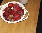 A picture of step 4 of Strawberry shake.