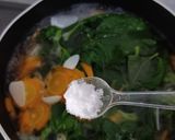 Foto langkah ke 4 dari resep Sayur Bening Bayam Wortel.