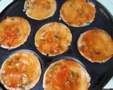 A picture of step 5 of Mini Rava Uttapam Pizza.