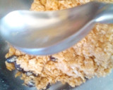 Foto del paso 3 de la receta: Galletitas de avena y pasas de uva fáciles sin Manteca