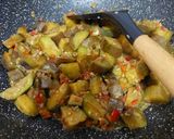 Foto langkah ke 3 dari resep Tumis terong.