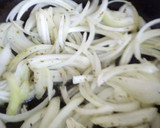 Foto del paso 4 de la receta: Merluza al horno en cama de zanahoria, zapallitos y cebolla caramelizada