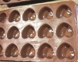 Une image de l'étape 3 de Bonbons en chocolat, chocolat au lait/chocolat blanc, chocolat noir/praliné.