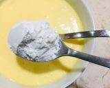 Hình bước làm 2 của món Bánh mì nhân kem trứng chà bông