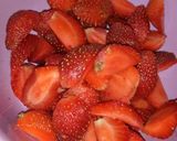 Foto langkah ke 1 dari resep Strawberry Juice.