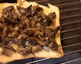Foto del paso 6 de la receta: Pan tostado con champiñones y queso