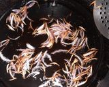 A picture of step 1 of Mattar Pulao.