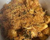Foto langkah ke 5 dari resep Ayam goreng srundeng lengkuas.